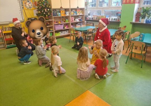 Grupa Misie podczas zajęć z lektorami ze szkoły Baby English.